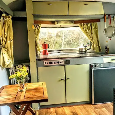 Vintage Caravan Κάμπινγκ *